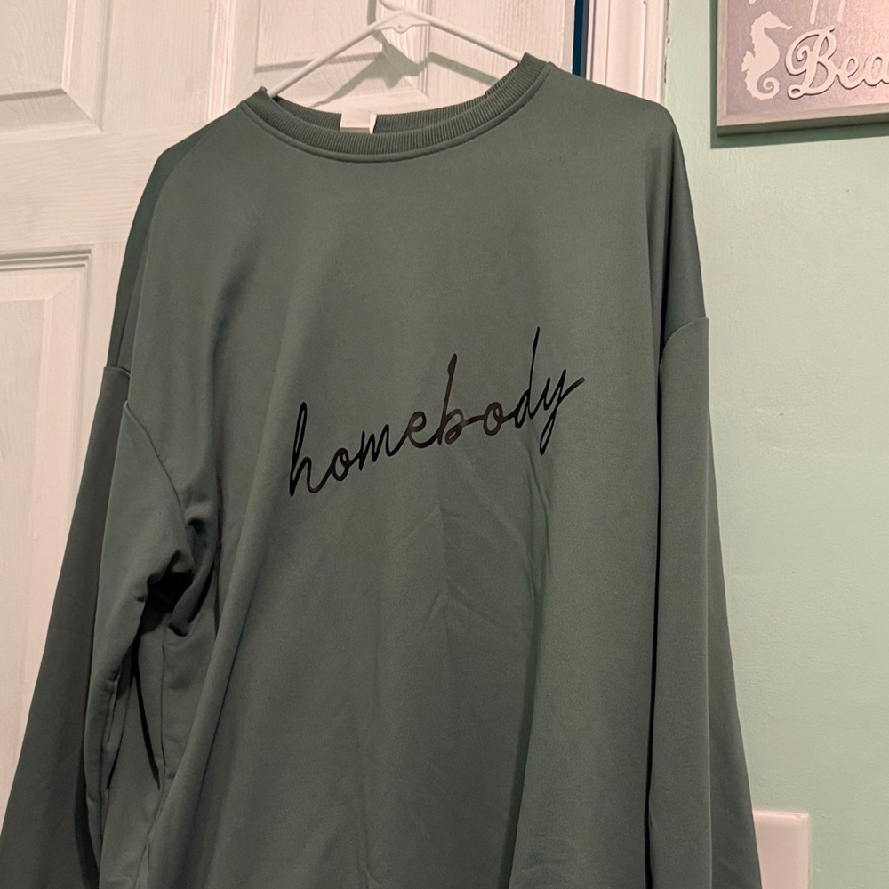 Green 'Homebody' Sweatshirt. NWOT‎
